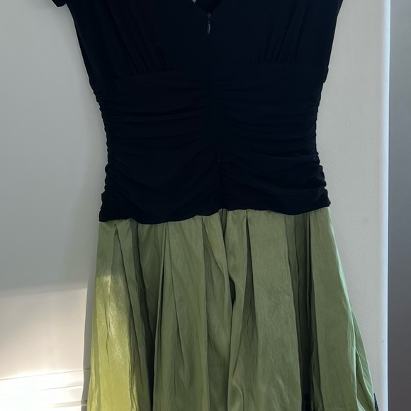 Size 6 black and green. Perfect for Christmas. - Picture 2 of 3